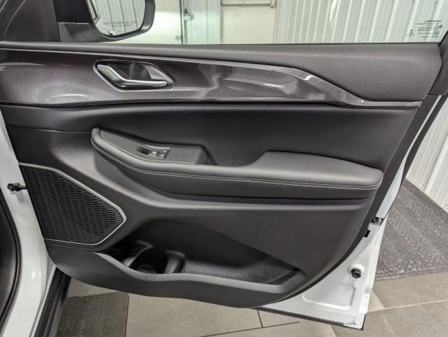 Photo of 2022 Bright White Clearcoat Jeep Grand Cherokee L