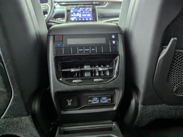 Photo of 2022 Bright White Clearcoat Jeep Grand Cherokee L