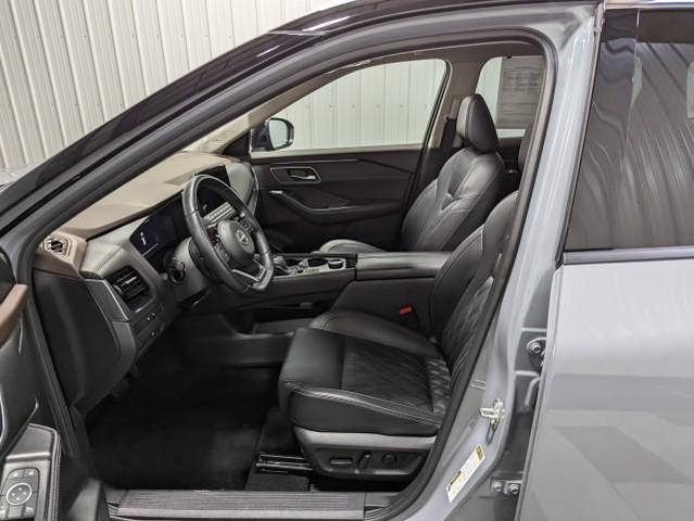 Photo of 2022 Boulder Gray Pearl/Super Black Nissan Rogue
