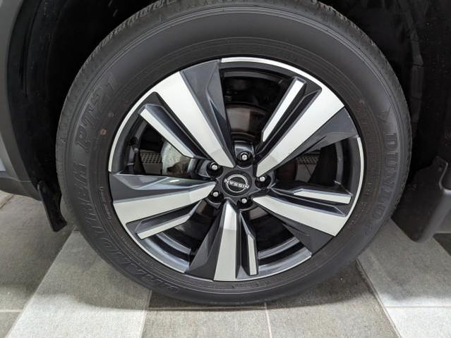 Photo of 2022 Boulder Gray Pearl/Super Black Nissan Rogue