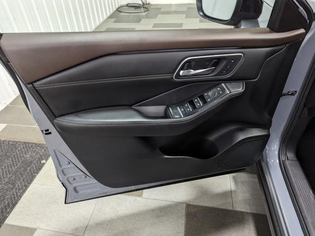 Photo of 2022 Boulder Gray Pearl/Super Black Nissan Rogue