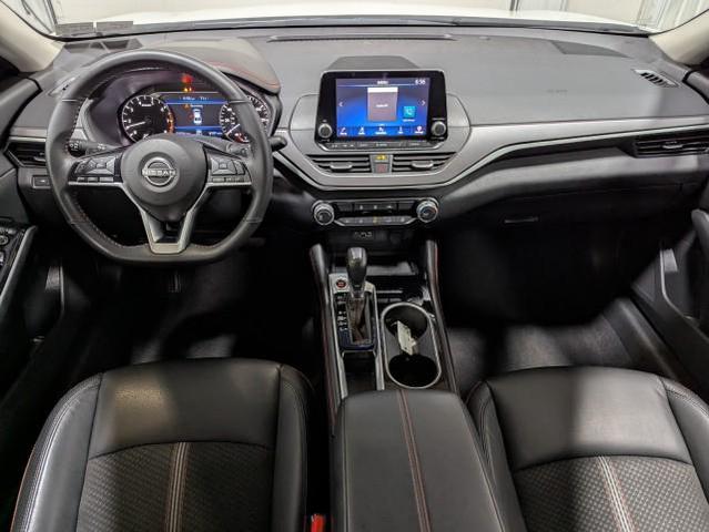 Photo of 2024 Glacier White Nissan Altima