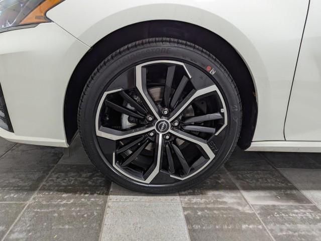 Photo of 2024 Glacier White Nissan Altima