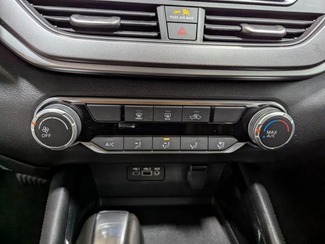 Photo of 2024 Glacier White Nissan Altima