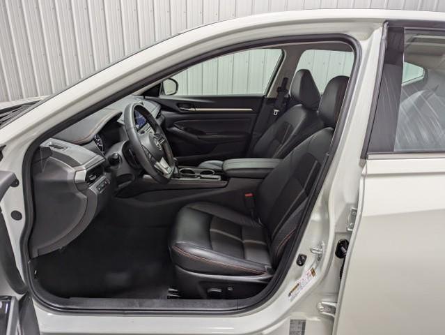 Photo of 2024 Glacier White Nissan Altima