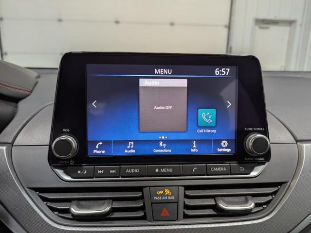 Photo of 2024 Glacier White Nissan Altima