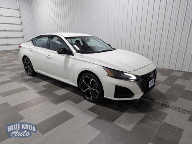 Photo of 2024 Glacier White Nissan Altima