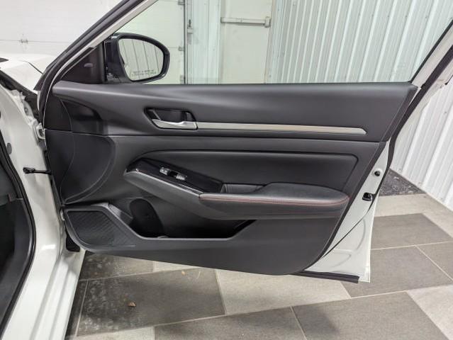 Photo of 2024 Glacier White Nissan Altima