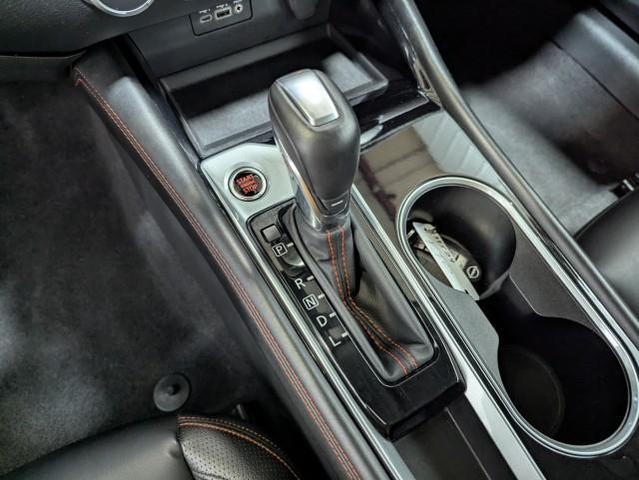 Photo of 2024 Glacier White Nissan Altima