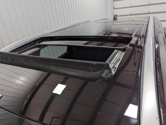 Photo of 2023 Pearl White Tricoat/Super Black Nissan Rogue