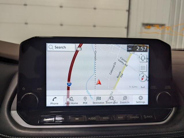 Photo of 2023 Pearl White Tricoat/Super Black Nissan Rogue