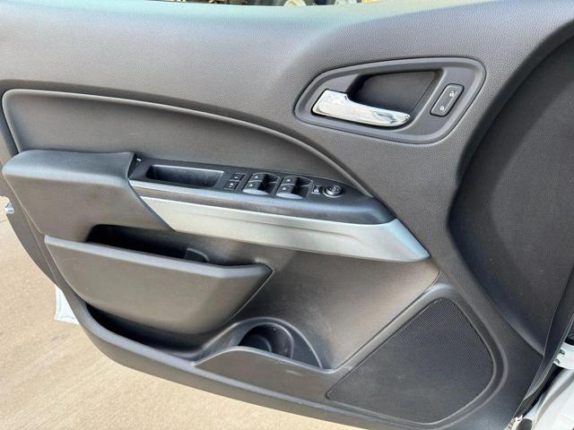 Photo of 2017 Summit White Chevrolet Colorado