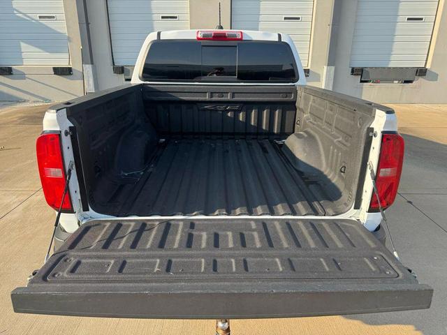 Photo of 2017 Summit White Chevrolet Colorado
