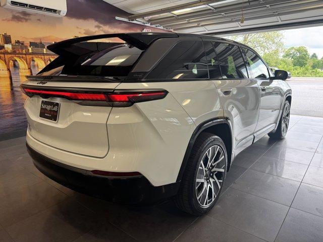 Photo of 2025 Bright White Clearcoat Jeep Wagoneer S
