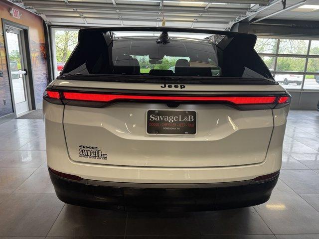 Photo of 2025 Bright White Clearcoat Jeep Wagoneer S