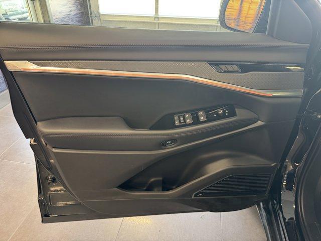 Photo of 2025 Diamond Black Jeep Wagoneer S