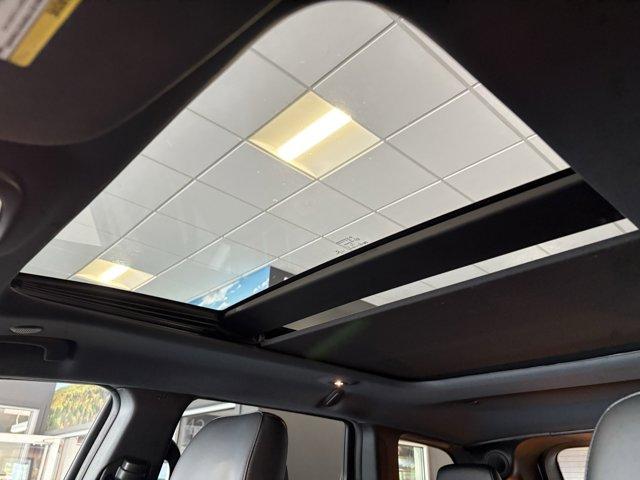 Photo of 2022 Bright White Clearcoat Jeep Grand Cherokee WK