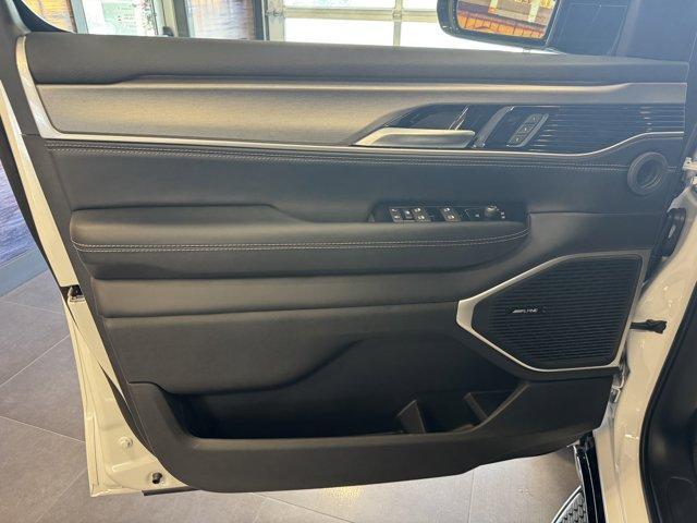 Photo of 2025 Bright White Clearcoat Jeep Wagoneer L