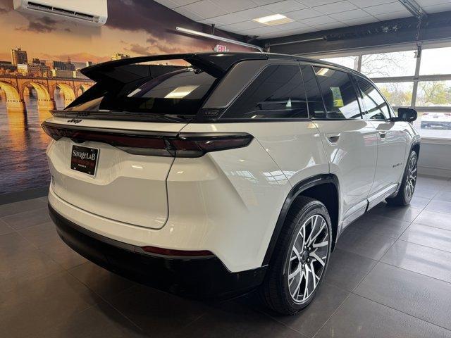 Photo of 2025 Bright White Clearcoat Jeep Wagoneer S