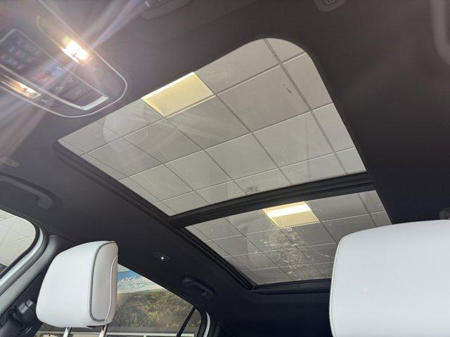 Photo of 2025 Bright White Clearcoat Jeep Wagoneer S