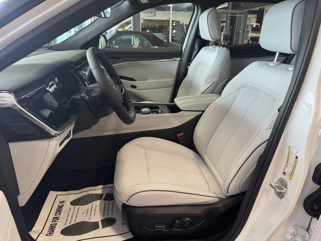 Photo of 2025 Bright White Clearcoat Jeep Wagoneer S