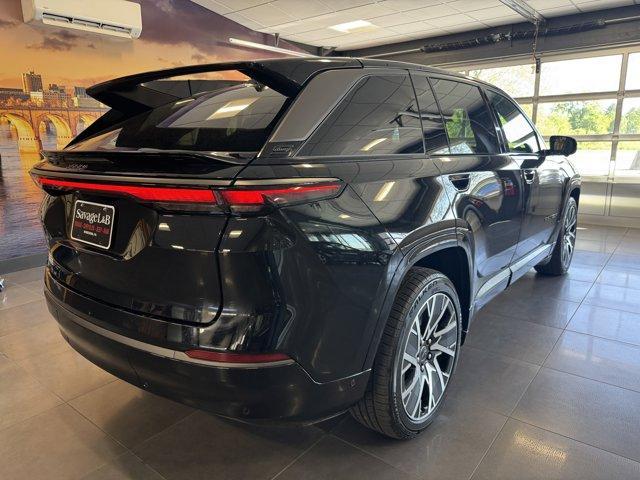 Photo of 2025 Diamond Black Jeep Wagoneer S
