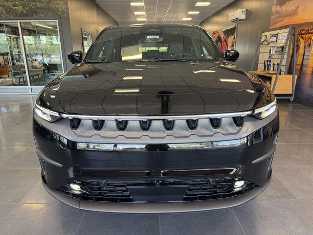 Photo of 2025 Diamond Black Jeep Wagoneer S
