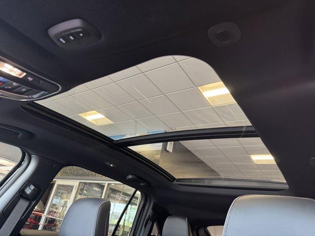 Photo of 2025 Diamond Black Jeep Wagoneer S