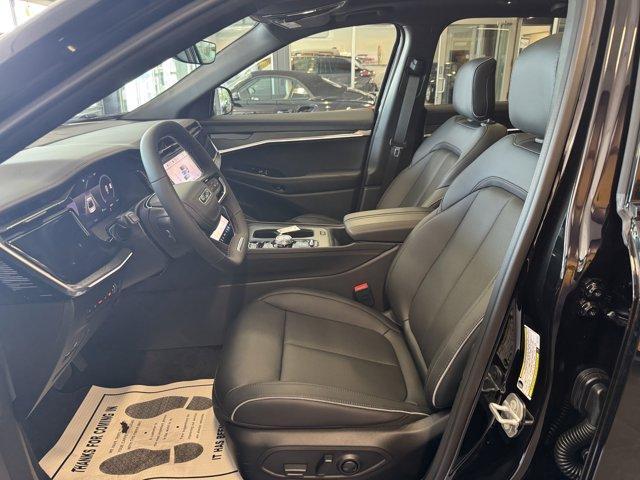 Photo of 2025 Diamond Black Jeep Wagoneer S