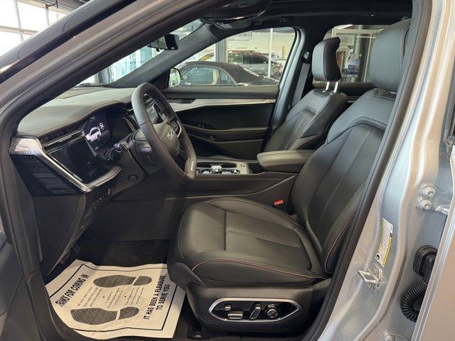 Photo of 2025 Silver Zynith Clearcoat Jeep Wagoneer S