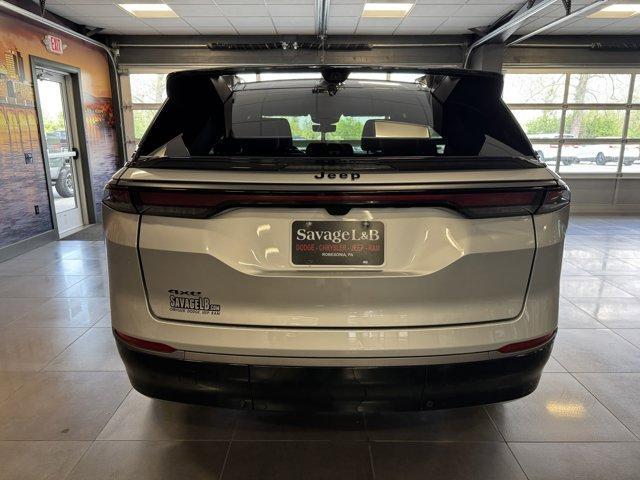 Photo of 2025 Silver Zynith Clearcoat Jeep Wagoneer S