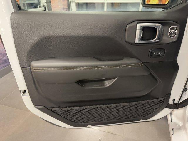 Photo of 2025 Bright White Clearcoat Jeep Wrangler