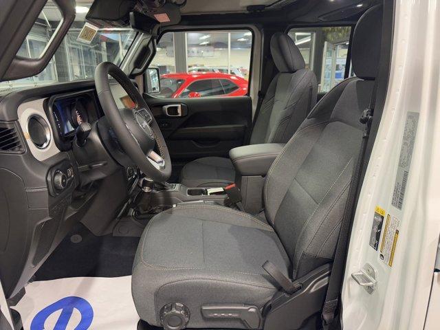 Photo of 2025 Bright White Clearcoat Jeep Wrangler