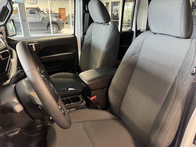 Photo of 2024 Bright White Clearcoat Jeep Gladiator