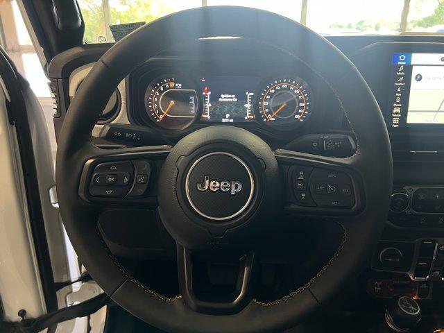 Photo of 2024 Bright White Clearcoat Jeep Gladiator