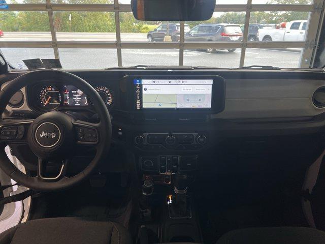 Photo of 2024 Bright White Clearcoat Jeep Gladiator