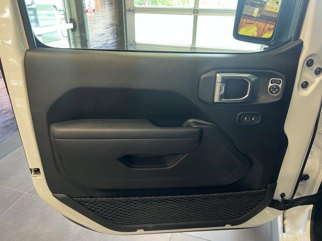 Photo of 2024 Bright White Clearcoat Jeep Gladiator