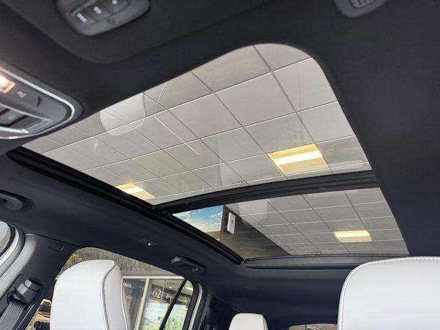 Photo of 2025 Silver Zynith Clearcoat Jeep Wagoneer S