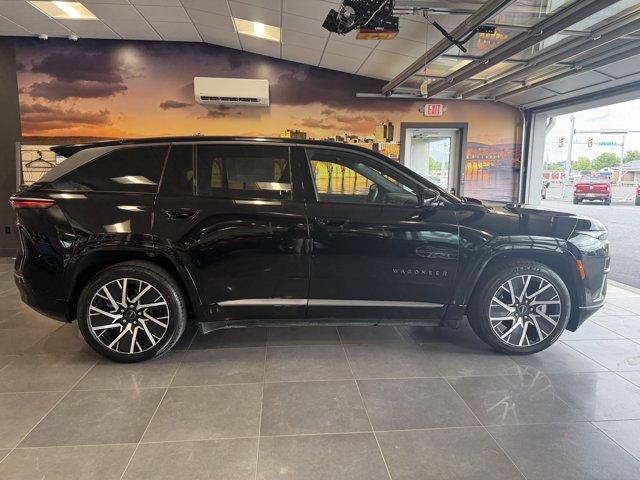 Photo of 2025 Diamond Black Jeep Wagoneer S