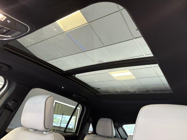 Photo of 2025 Silver Zynith Clearcoat Jeep Wagoneer S