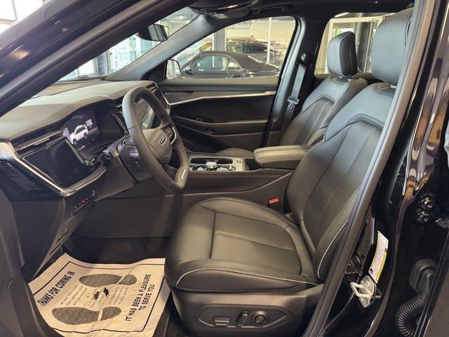 Photo of 2025 Diamond Black Jeep Wagoneer S