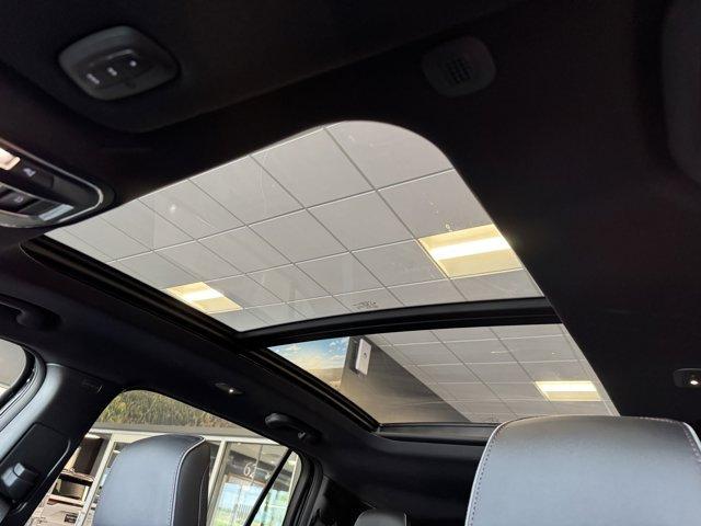 Photo of 2025 Diamond Black Jeep Wagoneer S