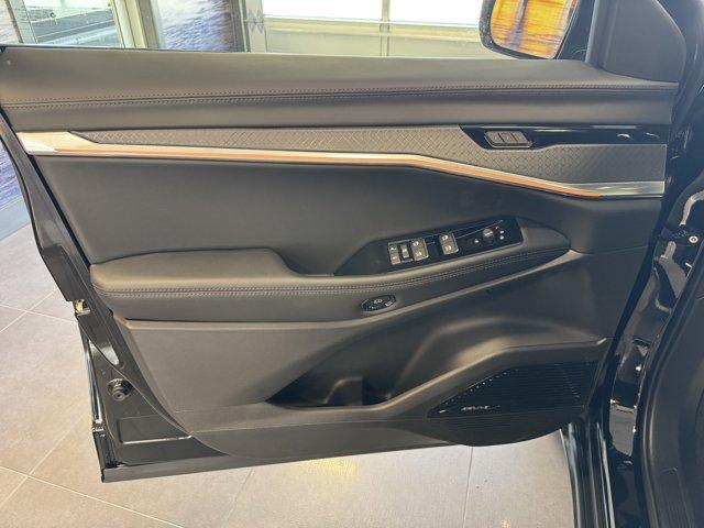 Photo of 2025 Diamond Black Jeep Wagoneer S
