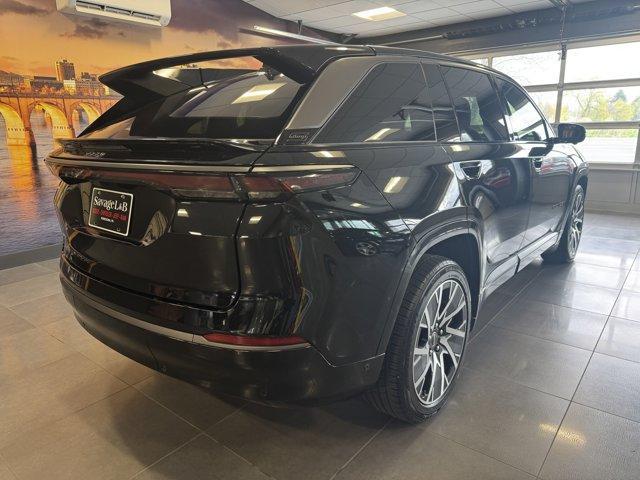 Photo of 2025 Diamond Black Jeep Wagoneer S