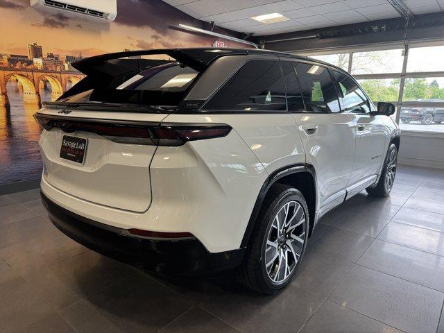 Photo of 2025 Bright White Clearcoat Jeep Wagoneer S