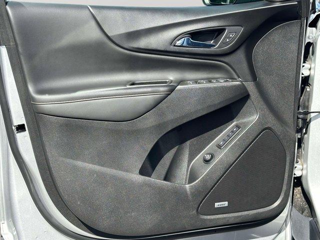Photo of 2021 Silver Ice Metallic Chevrolet Equinox