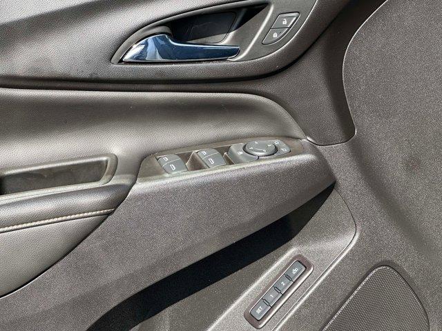 Photo of 2021 Silver Ice Metallic Chevrolet Equinox