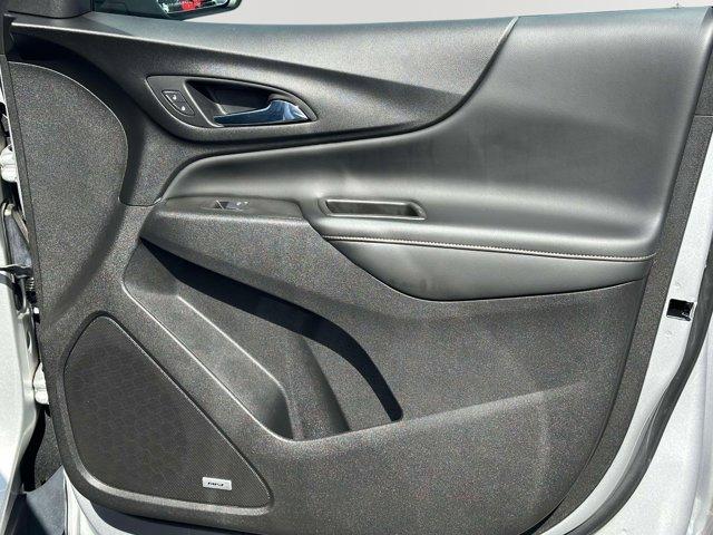 Photo of 2021 Silver Ice Metallic Chevrolet Equinox