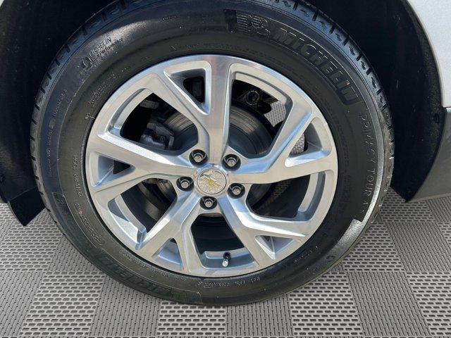 Photo of 2021 Silver Ice Metallic Chevrolet Equinox