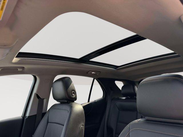Photo of 2021 Silver Ice Metallic Chevrolet Equinox